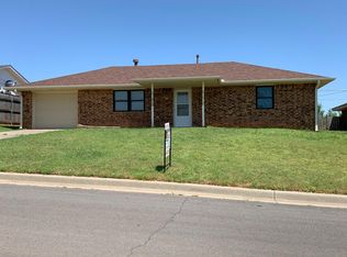 136 Stewart Ave, Weatherford, OK 73096