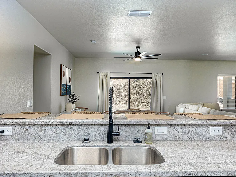 3650 Parkview Dr — Photo 28
