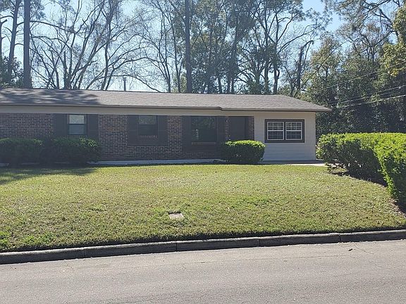 2nd image of 2313 Yorkshire Dr