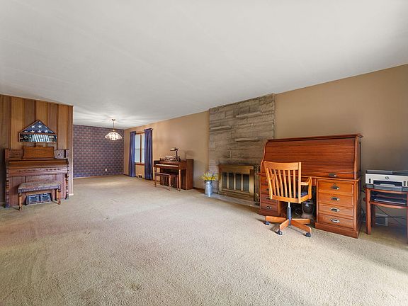 4th image of 8420 Schreiber Dr