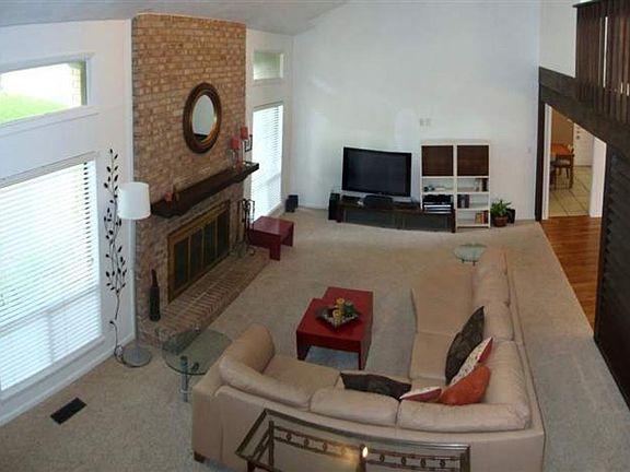 5th image of 2447 Oakdale St