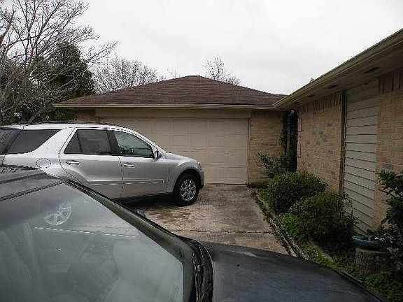 3rd image of 2403 Whitman Way Dr