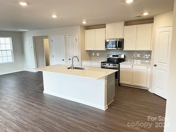 3rd image of 2398 Trollinger Dr