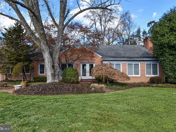 1106 Arcturus Ln, Alexandria, VA 22308