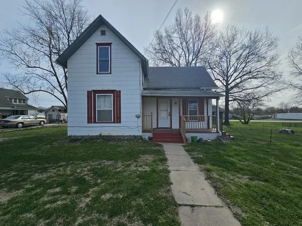 423 S Hughes St, Hamilton, MO 64644