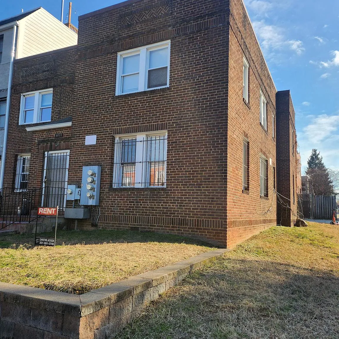 2 bed, 1.0 bath, 3536 sqft, $2,900 — Photo 2