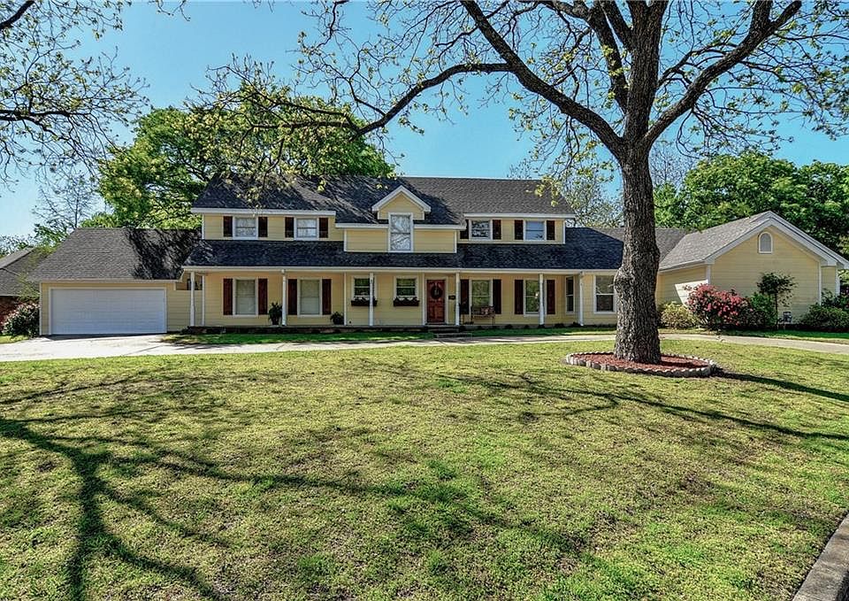 1st image of 101 Park Ln