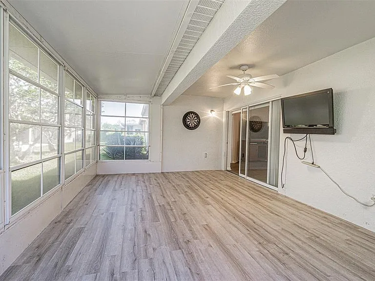 9608 Rolling Cir — Photo 23