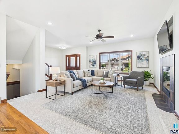 3rd image of 812 S 5th Ave