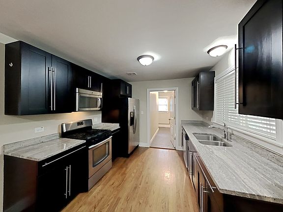 5th image of 8101 Leclaire Ave