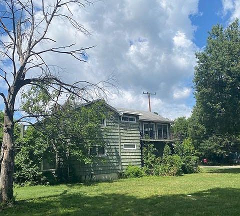 2nd image of 4801 Longfellow St