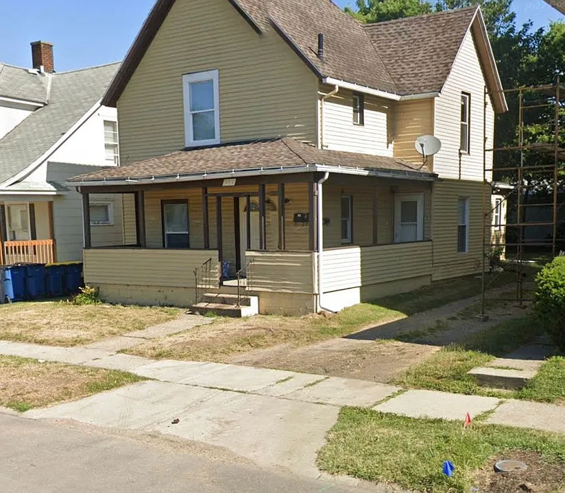 542 W 4th St
