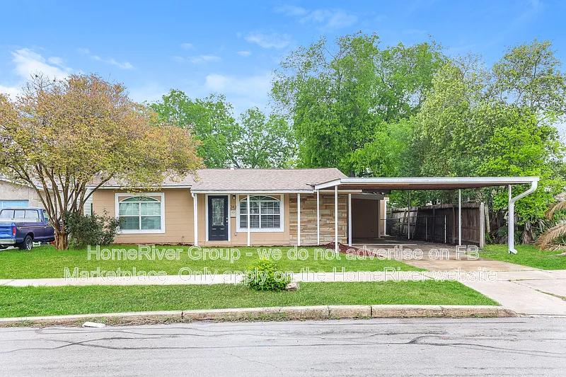 242 E Ackard Pl