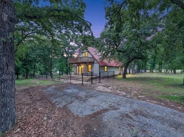 203 Fairway Dr, Nocona, TX 76255