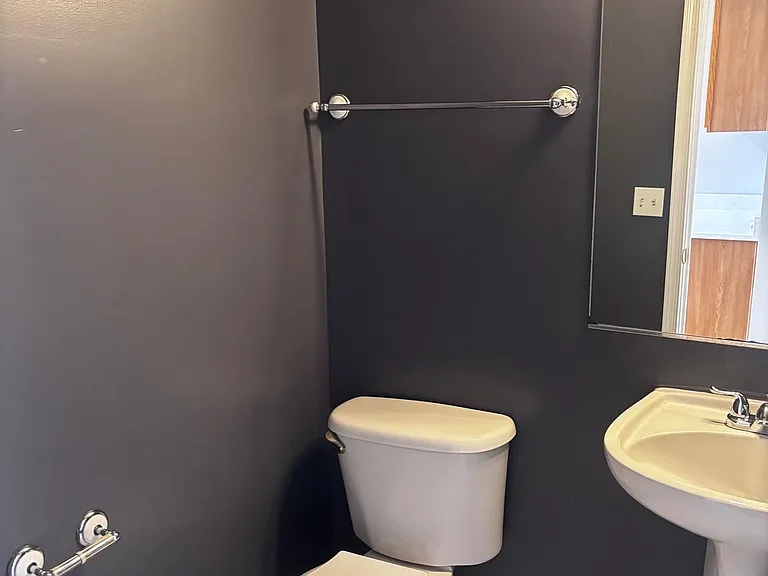 21779 Brondesbury Park Ter — Photo 10