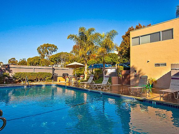 3rd image of 833 S Cedros Ave #45