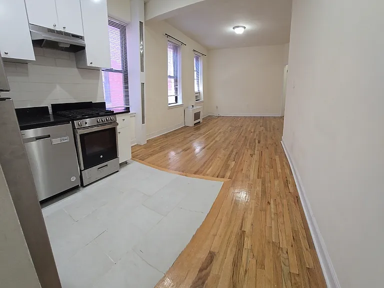 13217 Maple Ave #404 — Photo 3