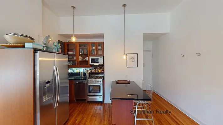 Sold by Schulman Realty LLC | media 2