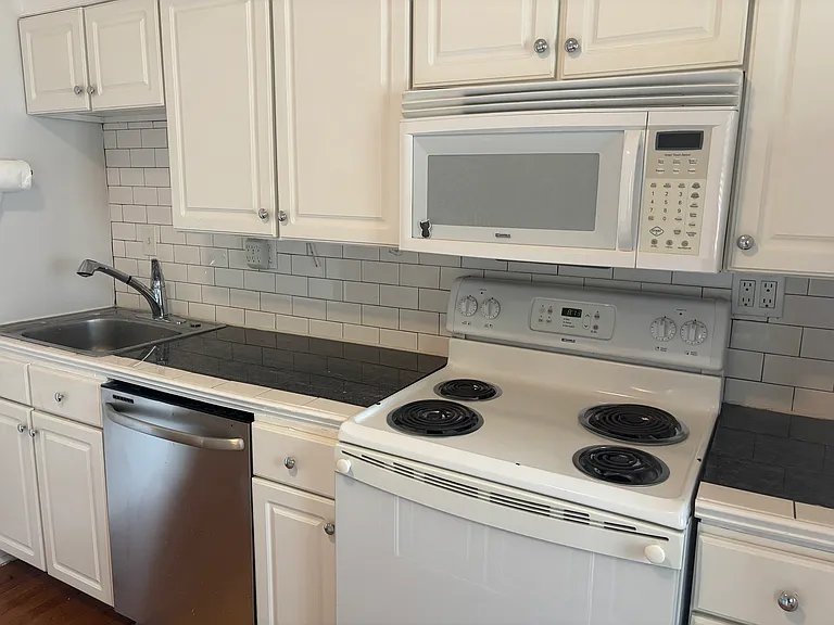 5531 Southwest Ave #C — Photo 12
