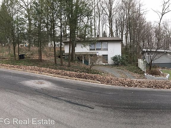 2nd image of 912A Glenn Cir S