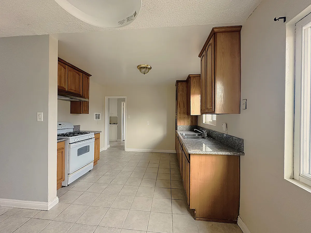 Kitchen - 3043 Seaman Ave #D