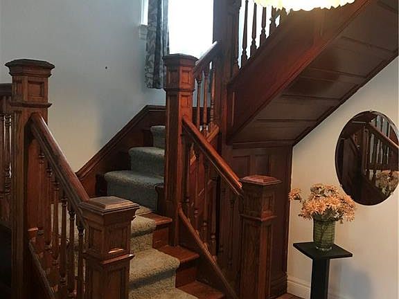 2nd image of 109 Geary St