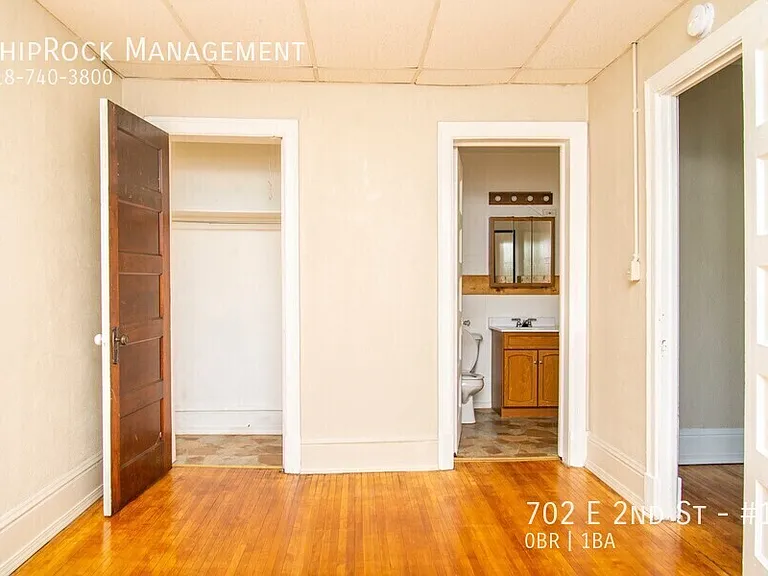 702 E 2nd St #17 — Photo 5
