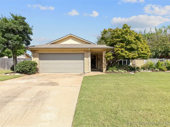 927 W J St, Jenks, OK 74037