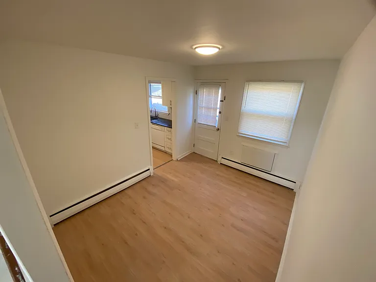 335 E Walnut St — Photo 6