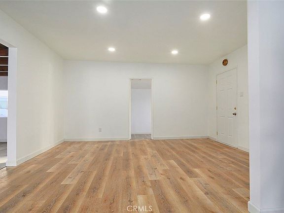 4th image of 1238 Blackstone Ave