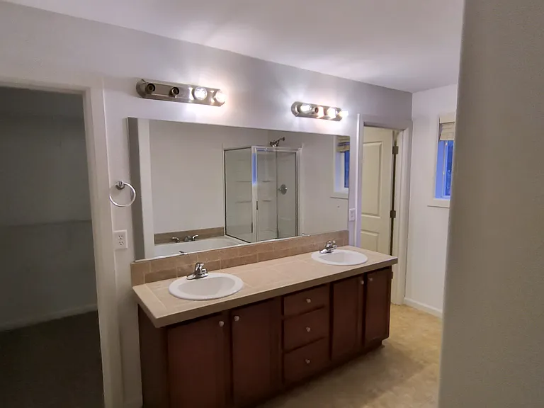 5809 NE 59th Ave — Photo 16