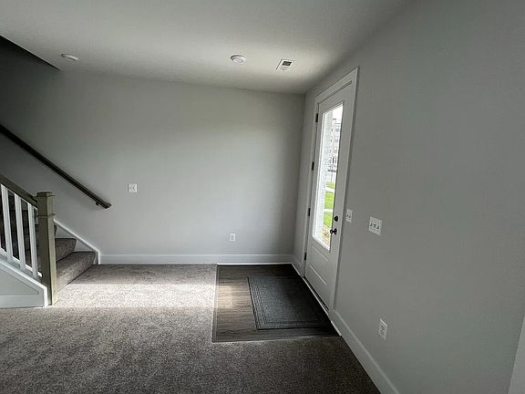 4th image of 584 Hazel Dr