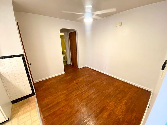 4th image of 532 Lowell Ave APT 1
