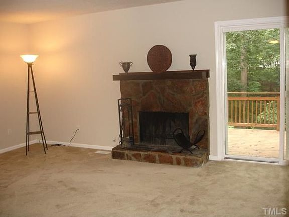 Living room w/ new carpet