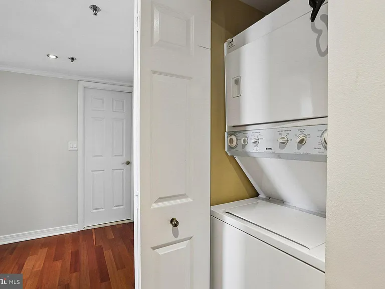 5809 Nicholson Ln #1001 — Photo 29