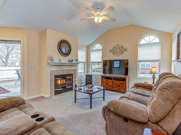 5th image of 8346 Prairie Lake Blvd Unit 4