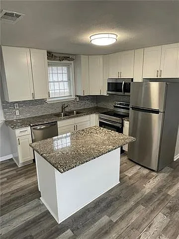 1535 Harrison Ave — Photo 5