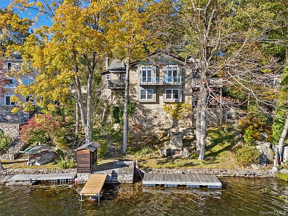2nd image of 50 Cove Rd