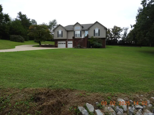 1325 Matthew Ave, Lawrenceburg, TN 38464