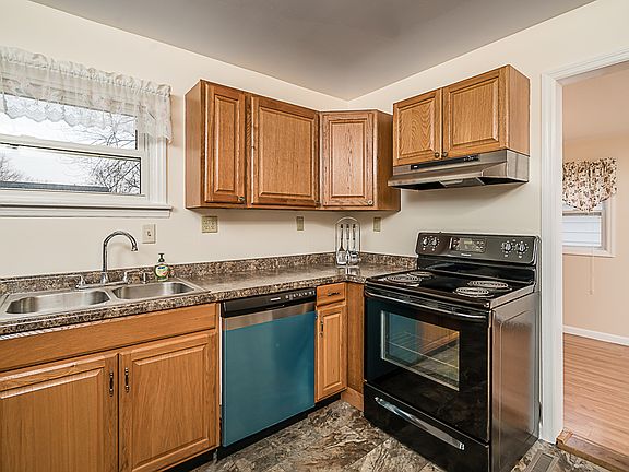 3rd image of 636 Waneta Ave