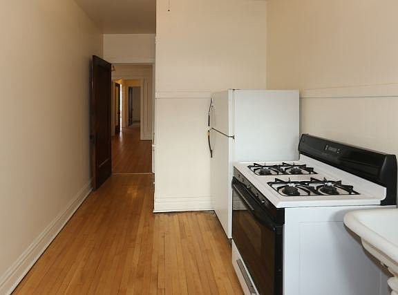2nd image of 1727 W Catalpa Ave #2W