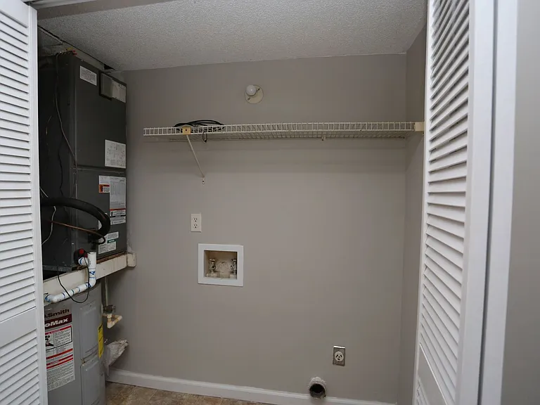 226B Courtney Way — Photo 16