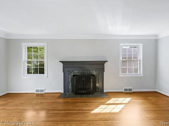 3rd image of 707 Lakepointe St