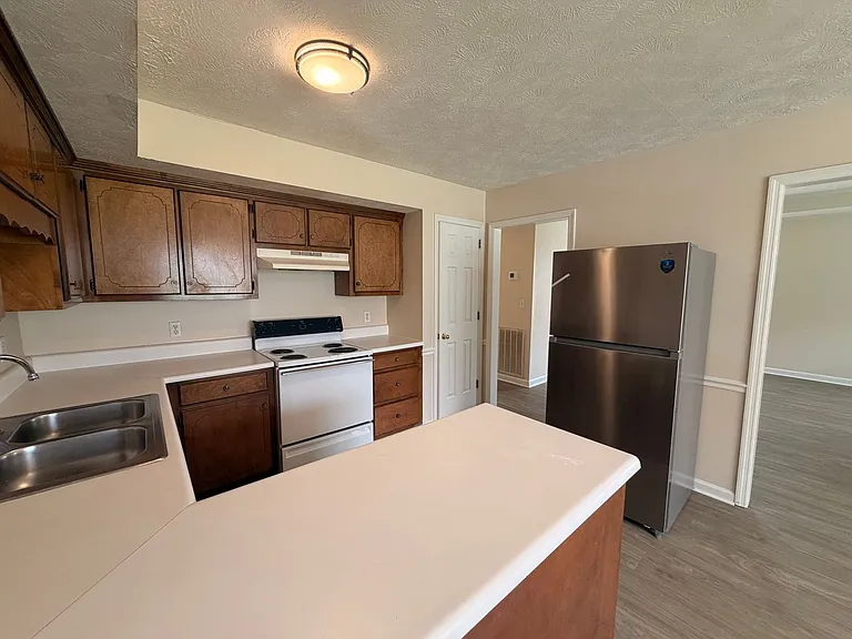 406B Hazelwood Dr — Photo 7