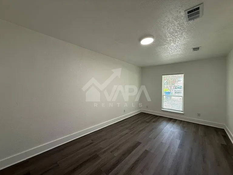 106 Covina Ave — Photo 10