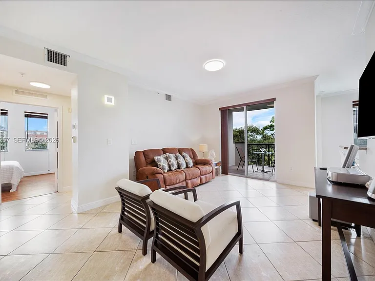 9021 SW 94th St #310 — Photo 10