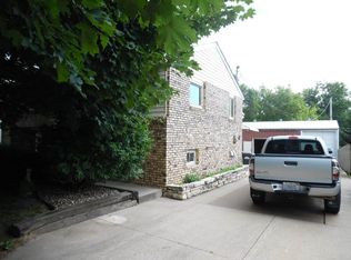 1927 N 7th St, Clinton, IA 52732