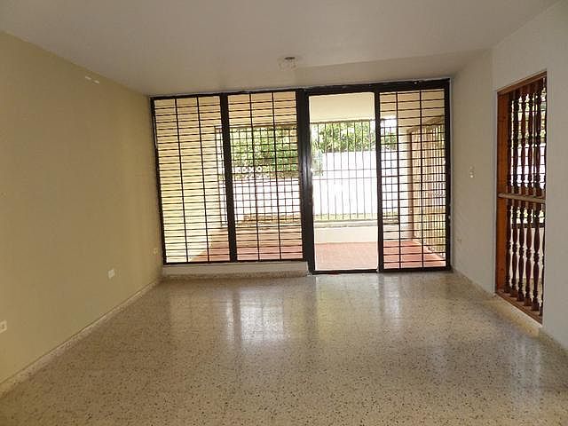 2nd image of 351 Calle 3