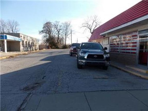 3rd image of 2635 Independence Ave