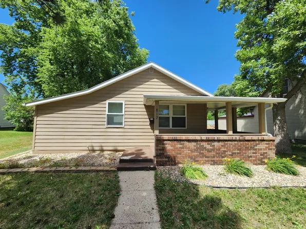812 W 6th Ave, Mitchell, SD 57301